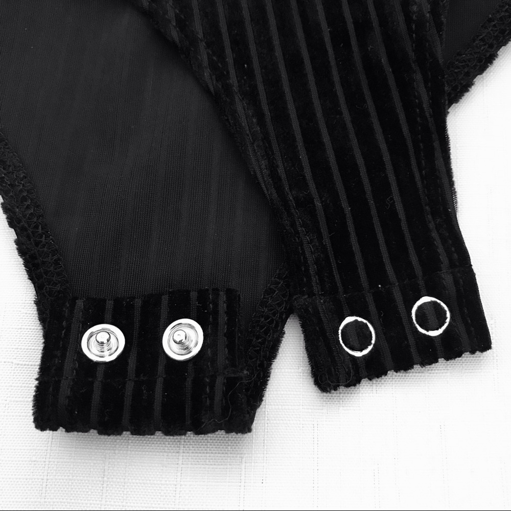 Forever 21~Bodysuit~Textured / Like New - Picture 9 of 16